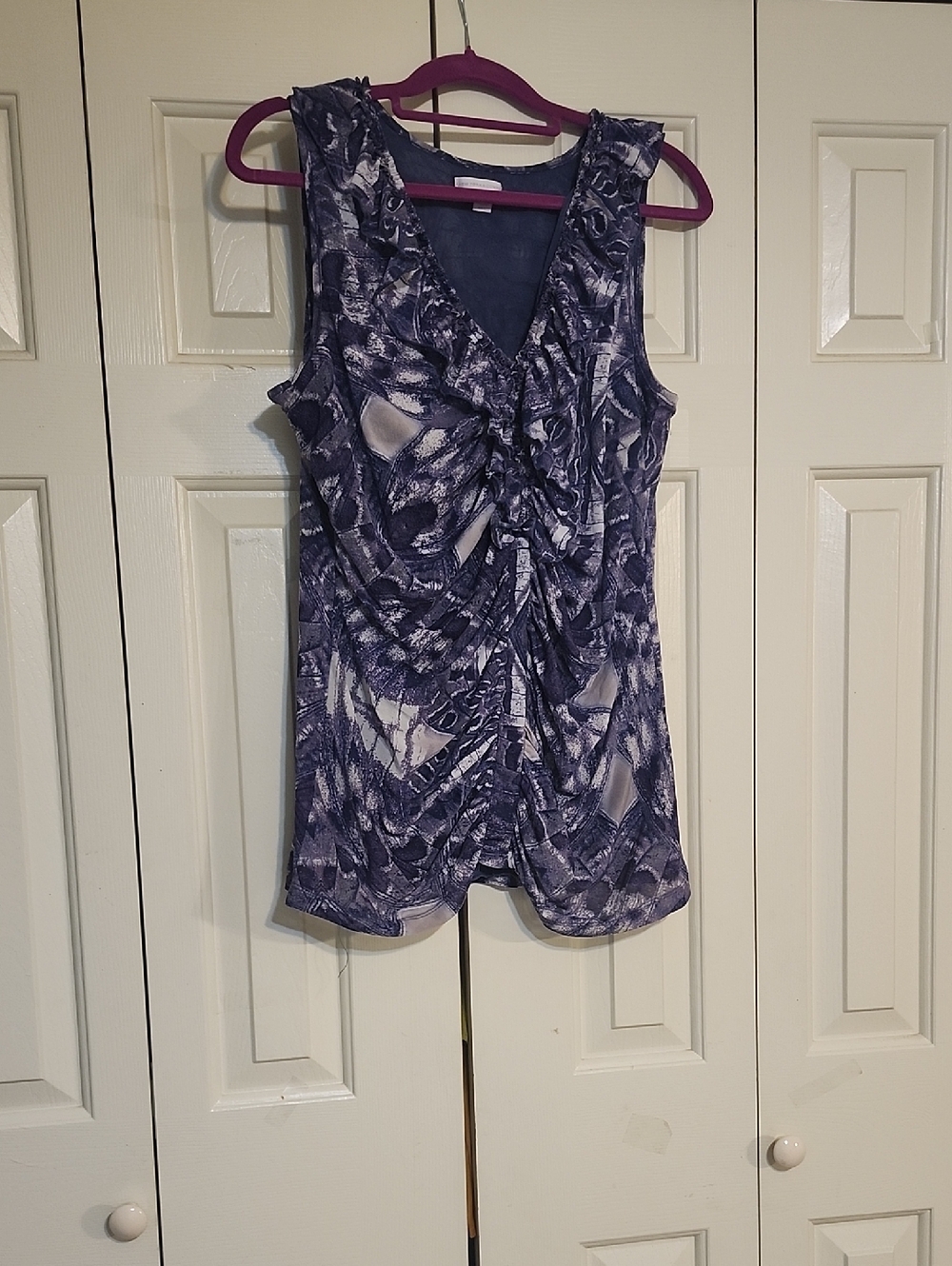 New York & Company Purple Abstract Ruched V-Neck Tank
